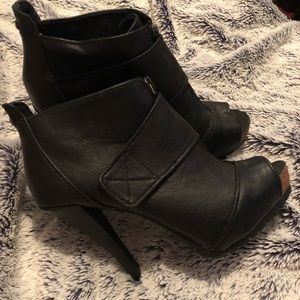 Vera wang boots